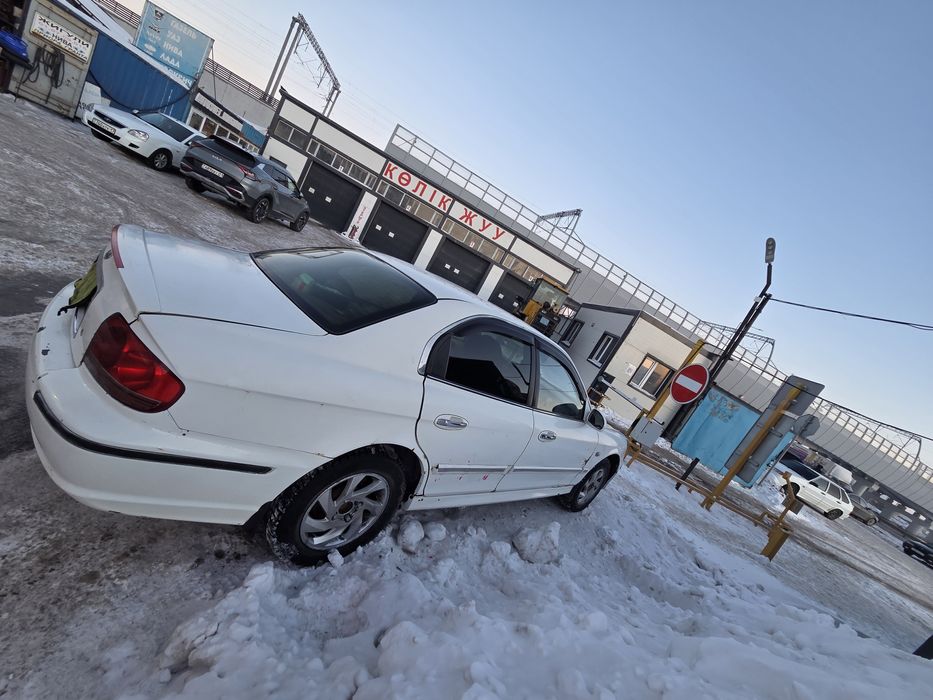Hyundai sonata EF