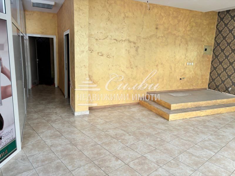 Дава се под наем Офис в Шумен, 5-ти полк - 65 кв.м за 306 € - Снимка #1