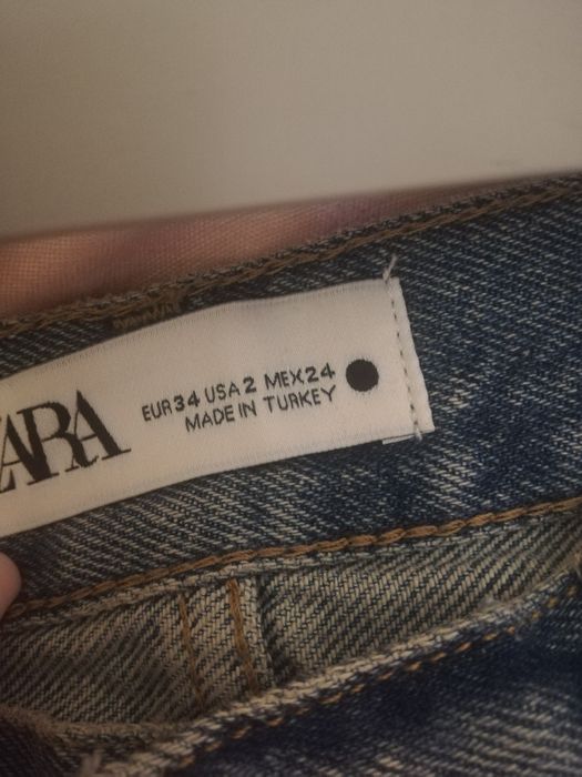 Blugi Zara noi cu eticheta marimea 34