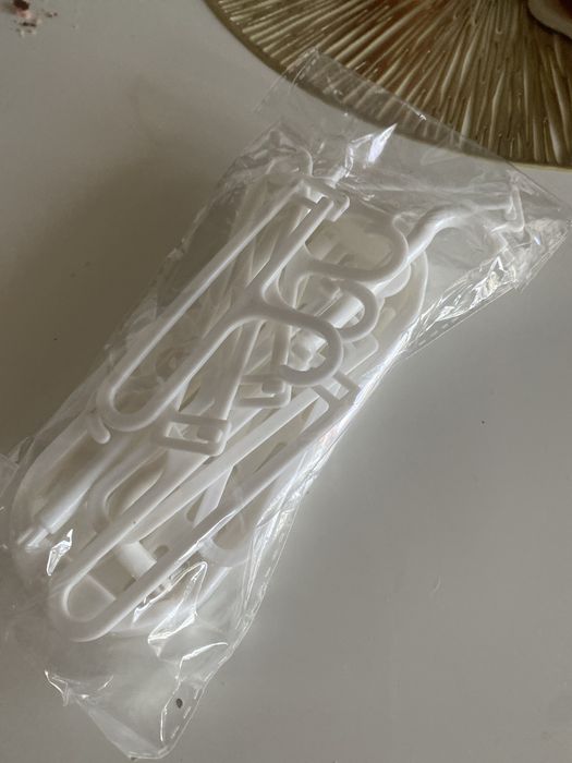 Вешалка для кукол