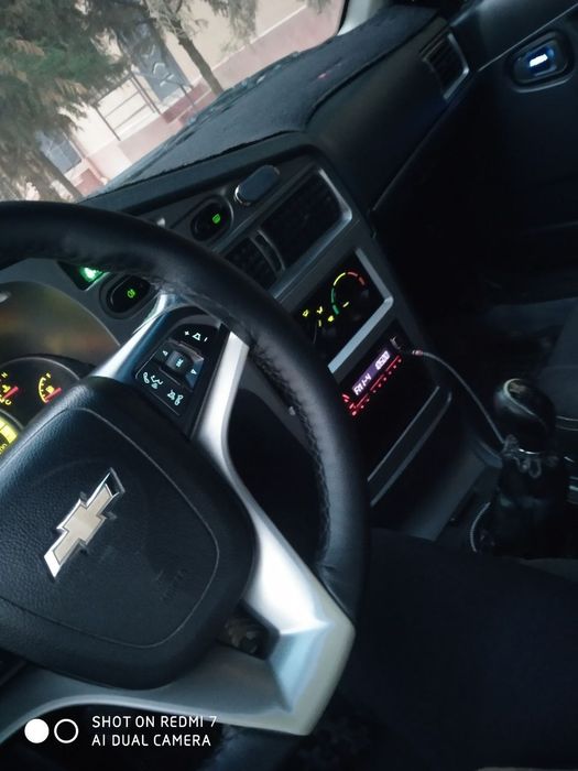 Nexia 2sons gibrit sotiladi