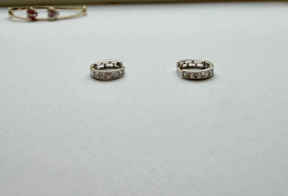 Vand cercei din aur alb nou 14k 1,38 grame (500lei pe gram)