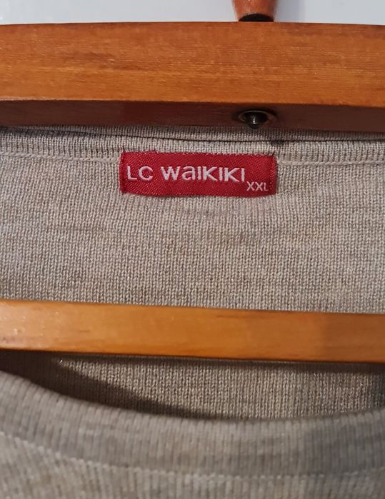 Две женские кофты