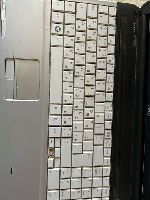 Ноутбук старый Fijutsu