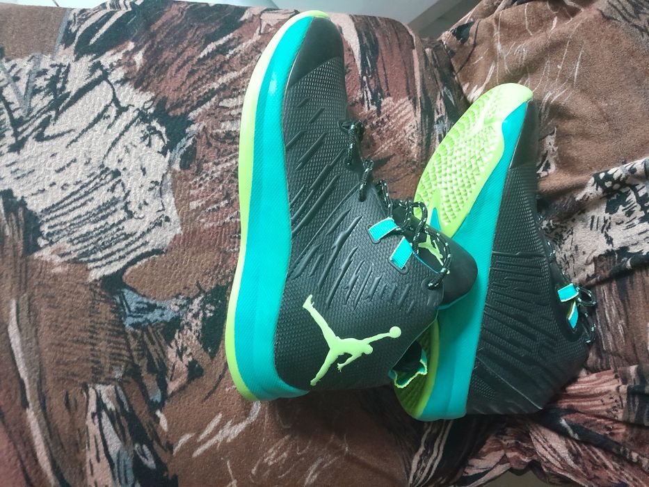 Баскетбольные крассовки размер 40