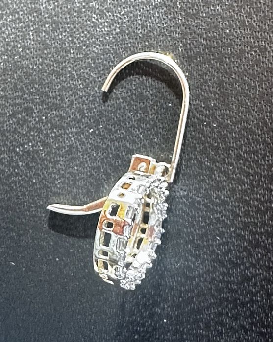 Set lantisor cu pandativ si cercei din aur si diamante