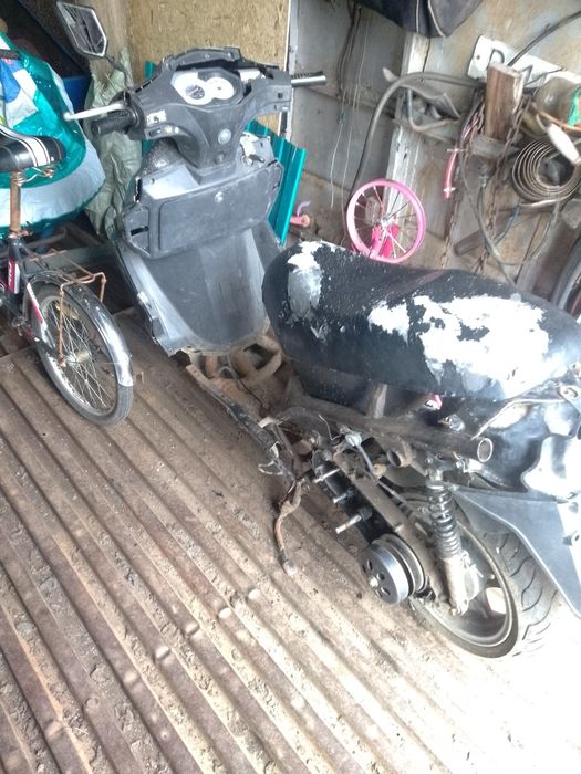 Продам скутер  на запчасти