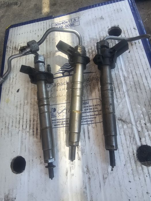 Injectoare mercedes cod A642070 /0445115