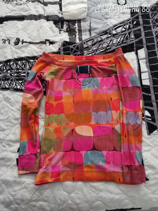 Блуза с голи рамене