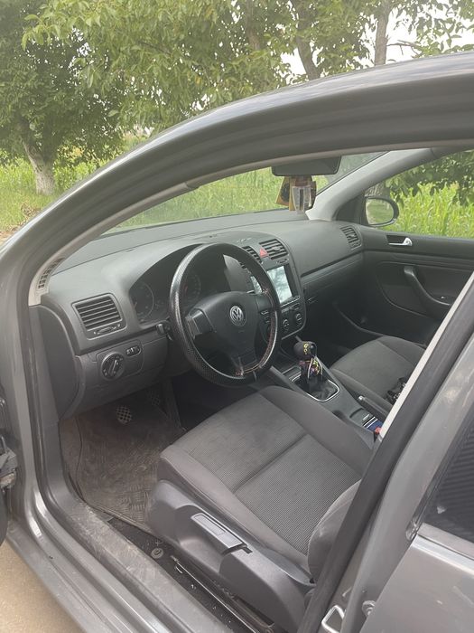 Vand sau schimb golf 5 cu atv
