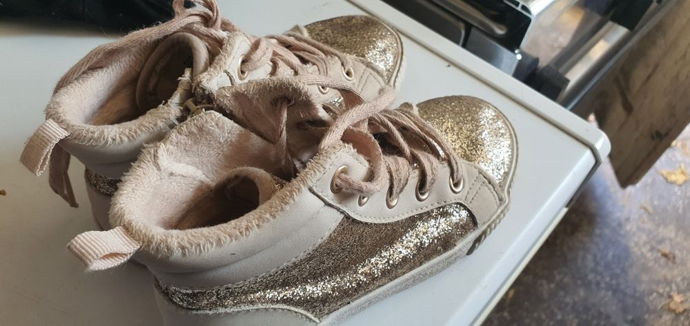 Обувки за момиче и сандали