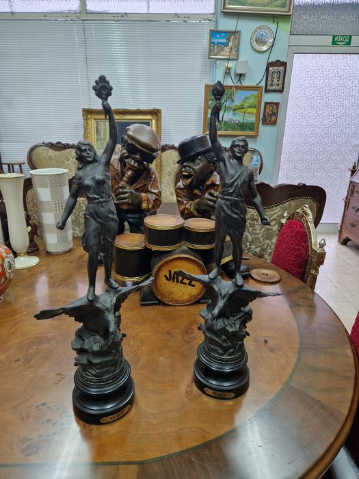 Чифт страхотни антикварни френски фигури статуетки