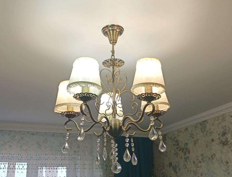 Продам люстры 3 штуки