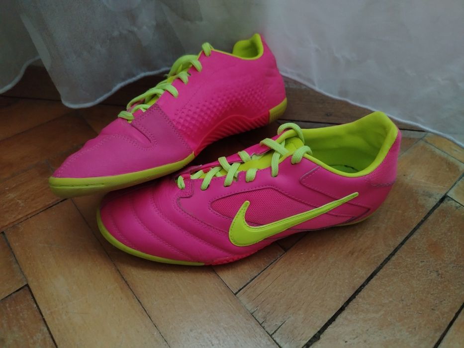 Nike обувки за ритане  40номер