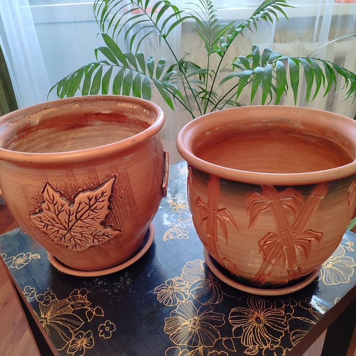 Продам большие глинянные горшки для цветов,коричневые,на 10 литров.