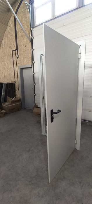 Дверь металлическая неутепленная