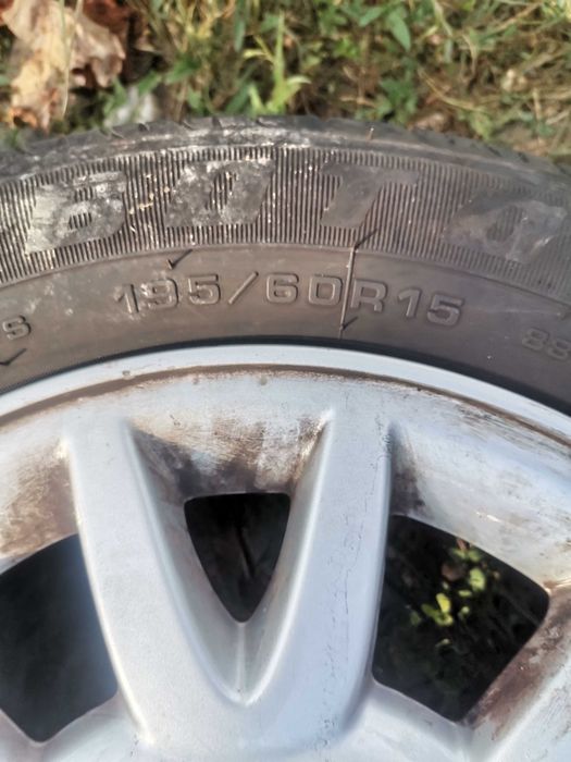 Джанти с гуми 15 за нисан алмейра
