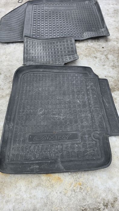 Продам полики тойота камри