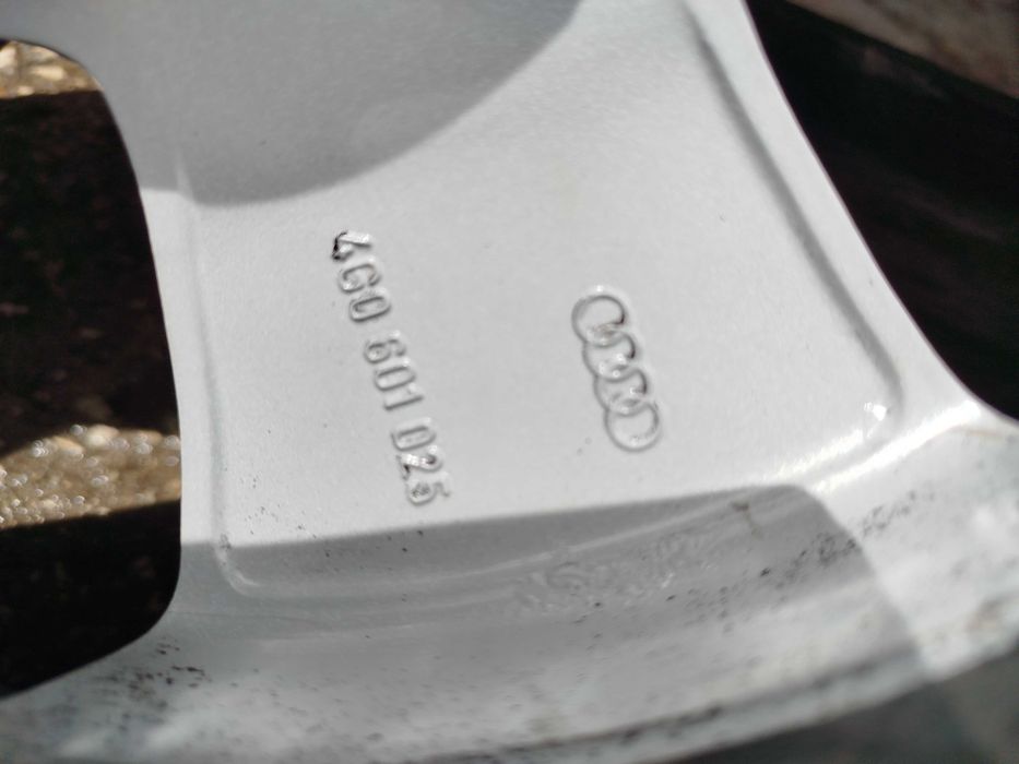 Продавам оригинални лети джанти с зимни гуми 16"  от  Audi A6,5x112