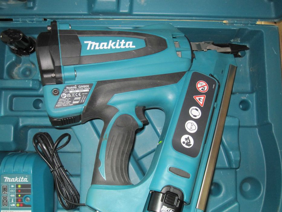 Pistol de bătut cuie fără fir Makita GN900SE 7,2 V, negru, albastru