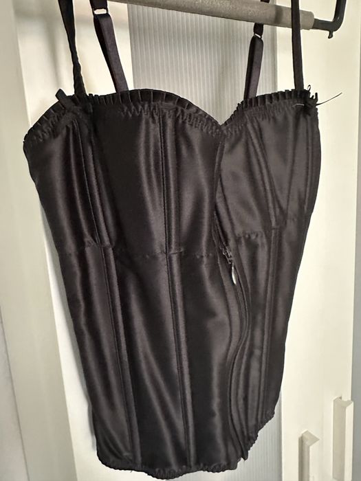 Елегантен Черен Корсет от H&M