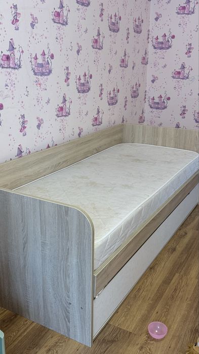 Продам мебель в детскую