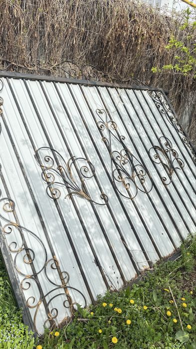 Ворота с калиткой на роликах