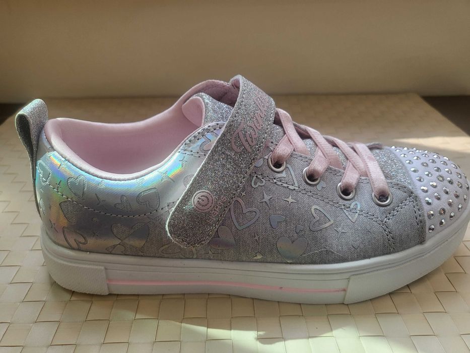 SKECHERS  много красиви обувки за момиче от плат и блестящи декорации