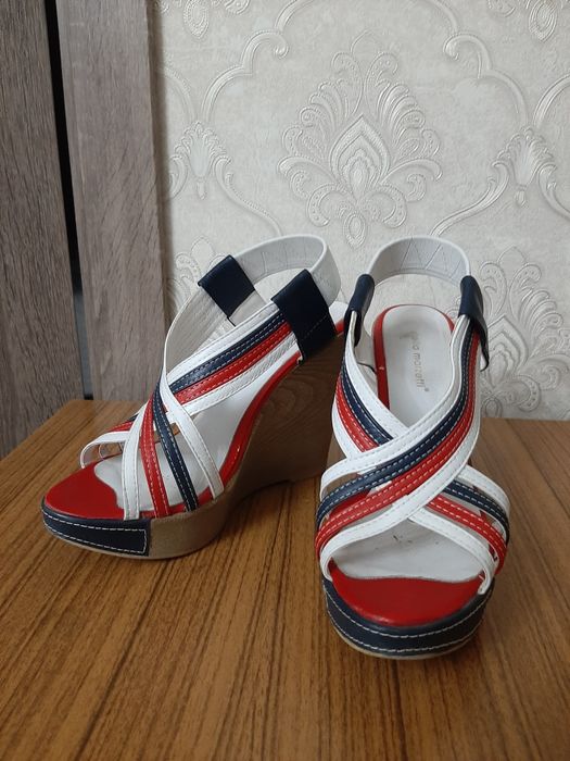 Продам женскую обувь