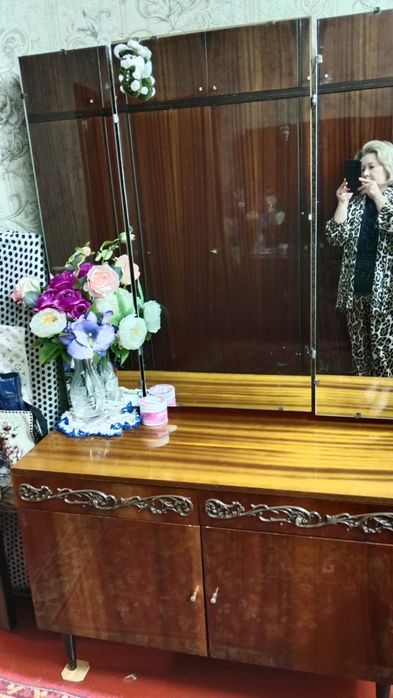 Сервант и трюмо даром самовывоз
