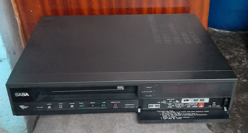 Vând videorecorder saba in stare bună