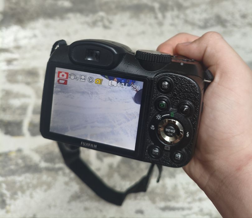 Фотокамера Fujifilm s1600
