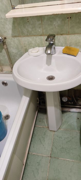 Продам раковину со стойкой