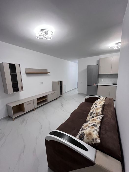 Închiriez apartament 3 camere in  Floresti