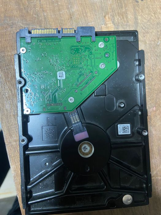 Жосткий диск seagate desktop HDD 4тб