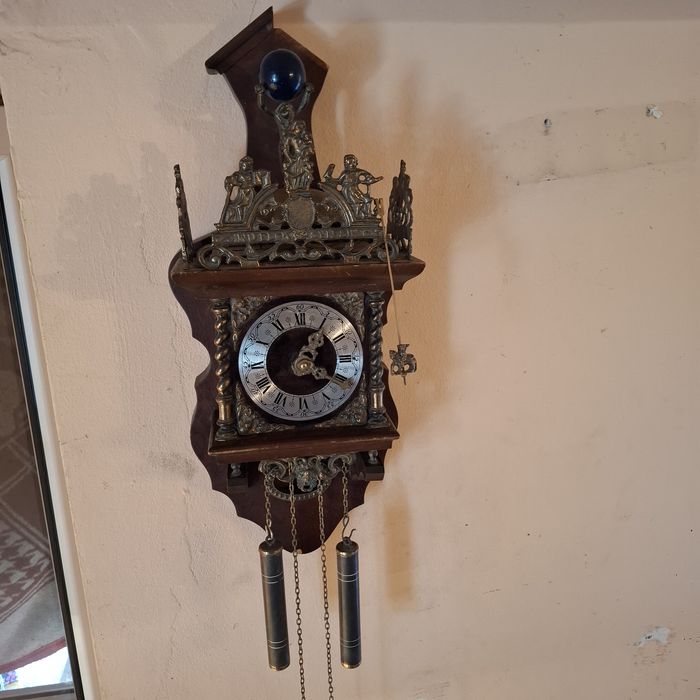 Стари стени часовници