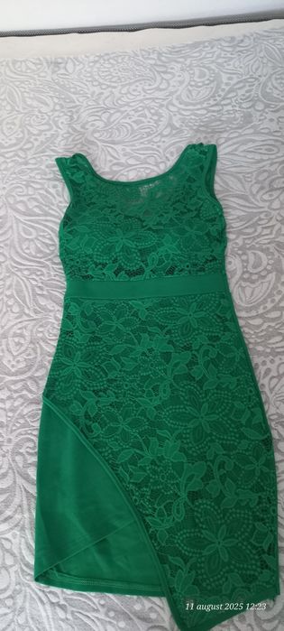 Vând rochita verde