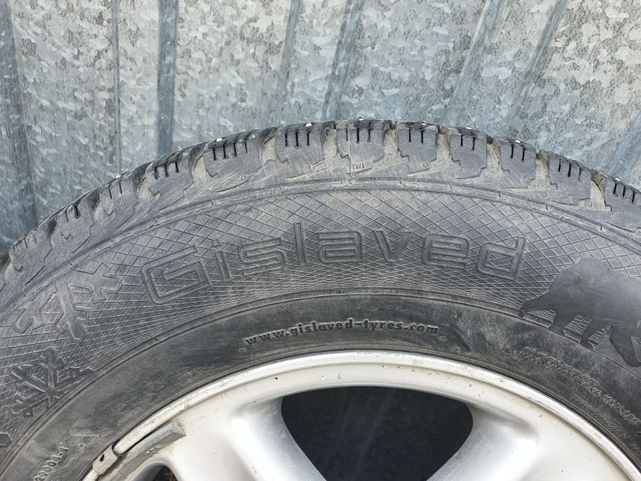 Продам зимнию резину