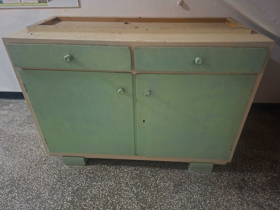 Vand dulapuri bucatarie și lemn masiv