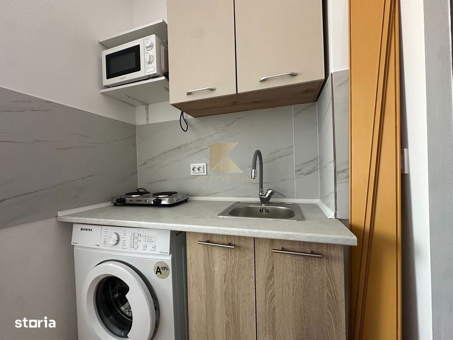 Camera cu baie, renovata complet, etaj 3,. Serii 2, prima inchiriere