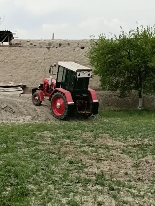 Traktor T28 Sotiladi