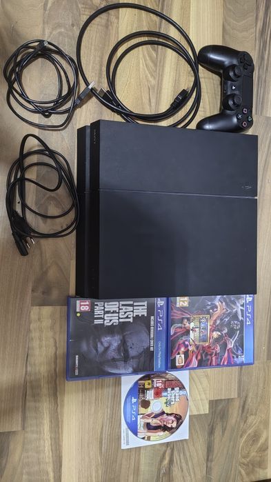 Consolă PlayStation 4 (PS4 Fat) + 1 Manetă + 3 Jocuri