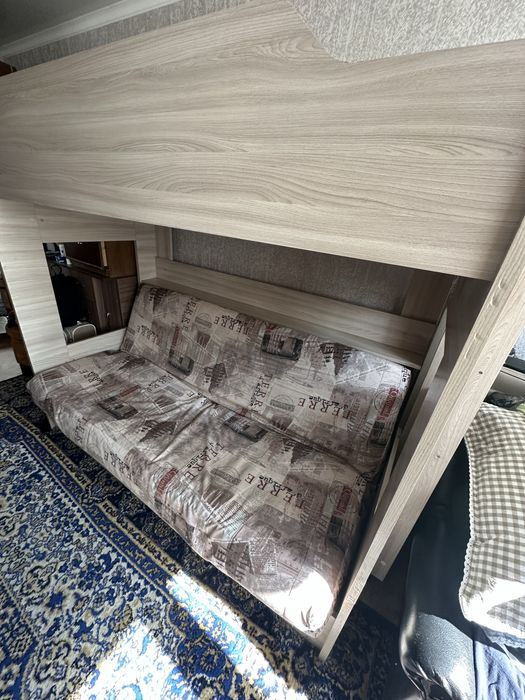 Двухярусная кровать