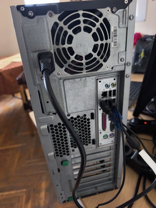 Продавам компютър HP Compaq dc7800 CMT