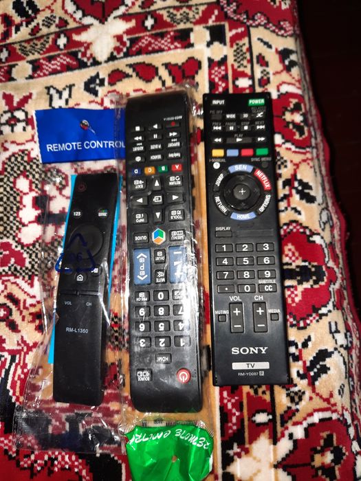 Vând telecomenzi originale  smart 4k SAMSUNG, Sony,Grunding