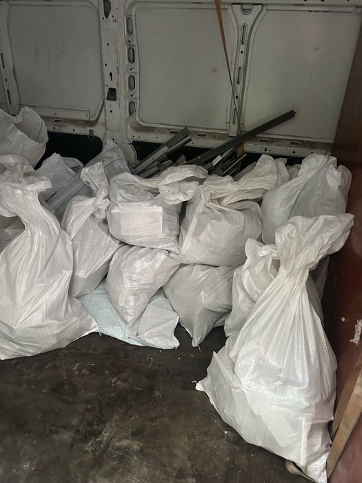 Debarasari, moloz , mobila deseuri , defrisari , copaci , gresie faianta moluz