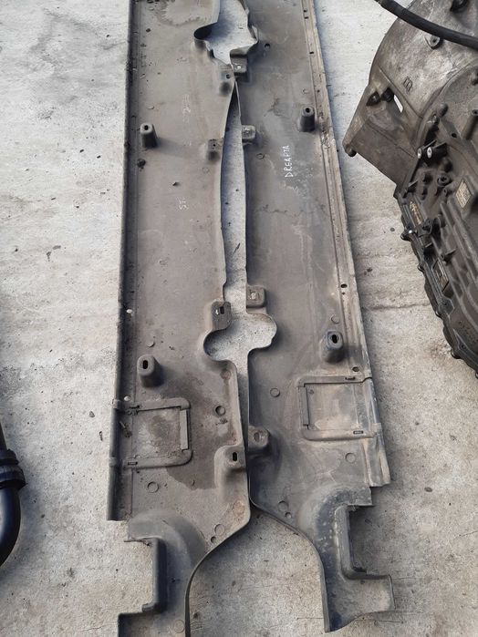 Scuturi laterale caroserie/Carenaje roti/Amortizoare capota VW TOUAREG