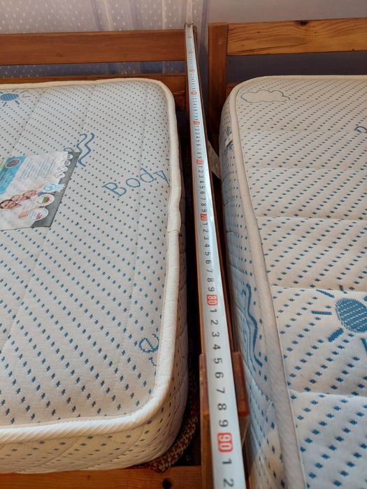 Продавам легла и матраци