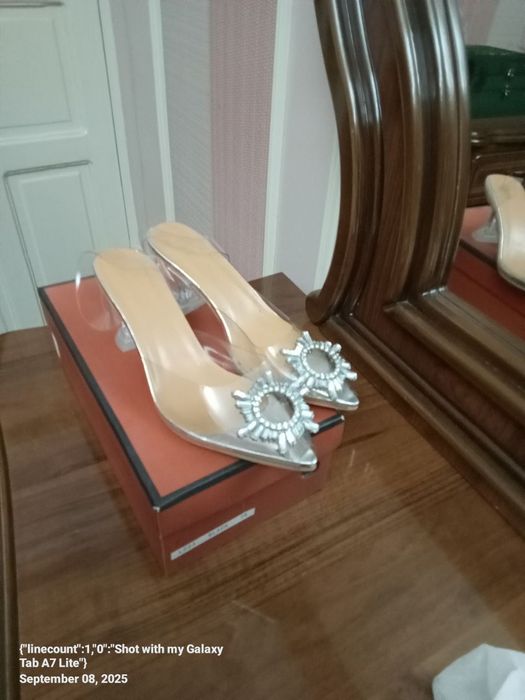 Ayollar tuflisi sotiladi