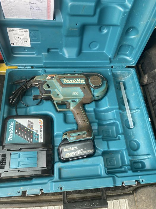 Pistol makita de legat fier